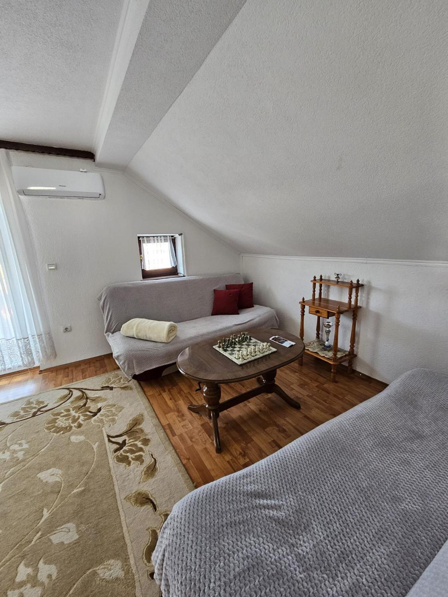 Holiday Home Peaceful Retreat Високо Екстериор снимка